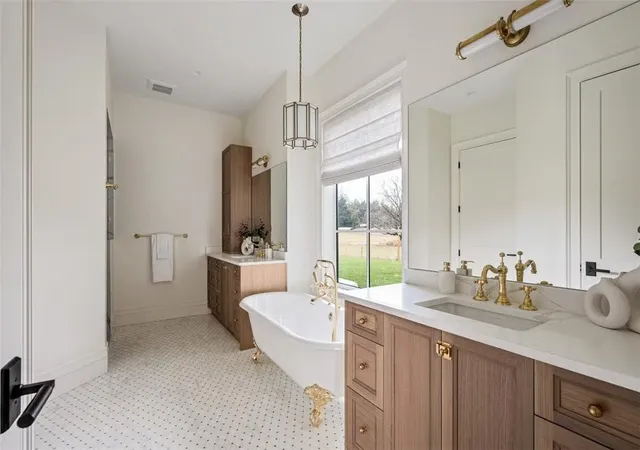 13th image of 700 Circle, Upper St Clair, PA 15241 | MLS# 1763473