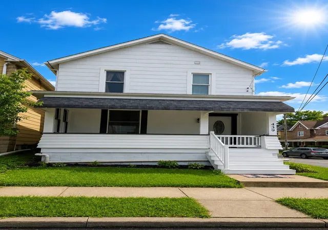 Homes for sale in Vandergrift, PA | 439 Longfellow St, Vandergrift, PA 15690 | MLS# 1763484