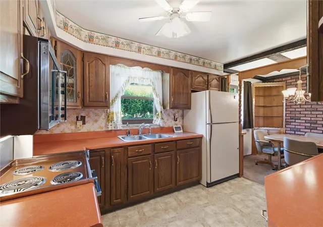 Photo 3 of Sale Pending at 14 Oak St, Charleroi, PA 15022 | MLS# 1763478 | Listing updated on 2026-07-22