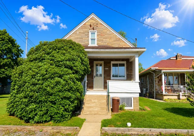 Homes for sale in Vandergrift, PA | 1006 Poe Street, Vandergrift, PA 15690 | MLS# 1763500