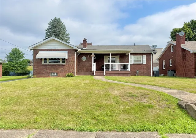 Homes for sale in New Castle, PA | 220 W Winter Ave, New Castle, PA 16101 | MLS# 1763390