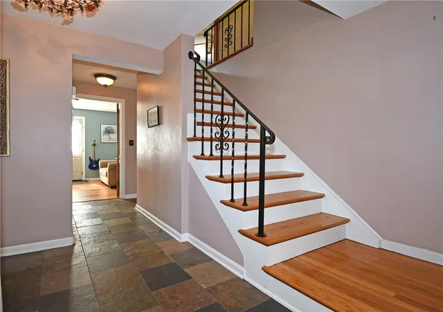 3rd image of 1768 Moynelle Dr, Upper St Clair, PA 15243 | MLS# 1763524