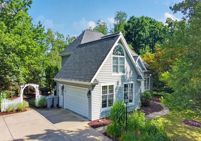 Photo 3 of Single family home for sale at 1302 Burchfield Rd, Shaler, PA 15101 | MLS# 1763537 | Listing updated on 2026-07-28