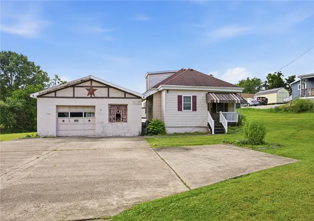 Homes for sale in Rostraver, PA | 514 Rostraver Rd, Rostraver, PA 15012 | MLS# 1761049