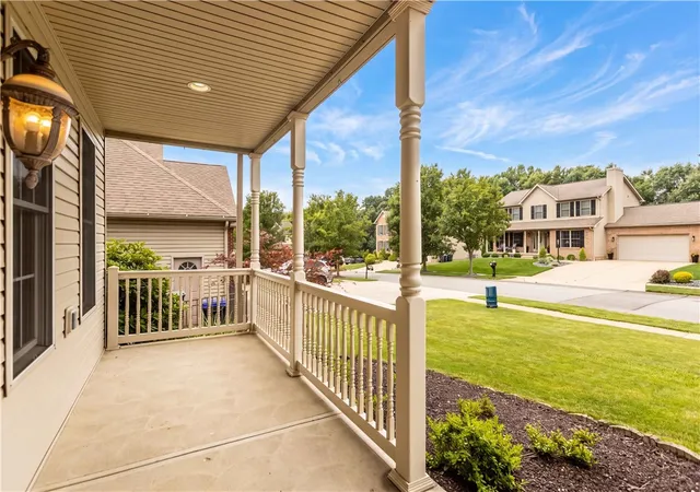 Photo 3 of Single family home for sale at 918 Gregory Ct, Cranberry Twp, PA 16066 | MLS# 1763421 | Listing updated on 2026-09-30