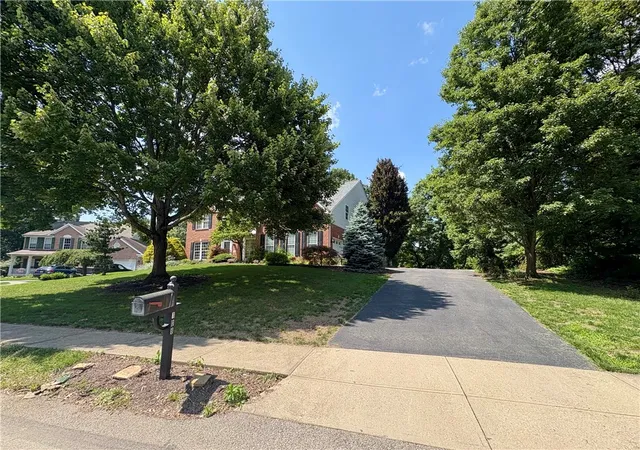 Homes for sale in Venetia, PA | 108 Creekwood Dr, Venetia, PA 15367 | MLS# 1763417