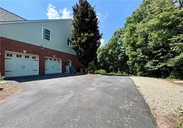 Homes for sale in Venetia, PA | 108 Creekwood Dr, Venetia, PA 15367 | MLS# 1763417