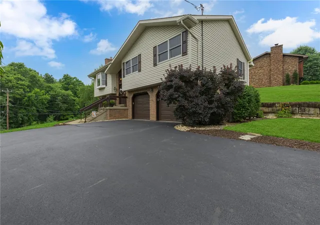 3rd image of 101 Paula Dr, Aliquippa, PA 15001 | MLS# 1763535