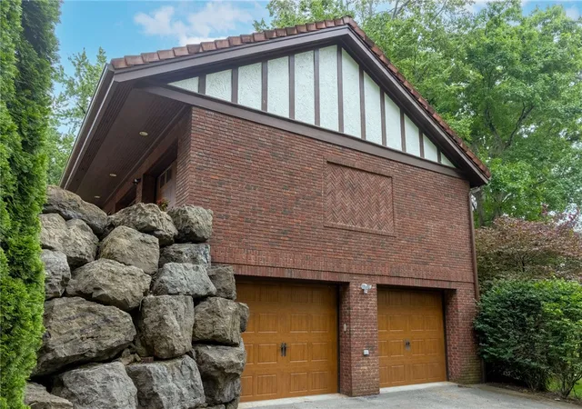 3rd image of 405 W Washington Boulevard, Grove City, PA 16127 | MLS# 1763561