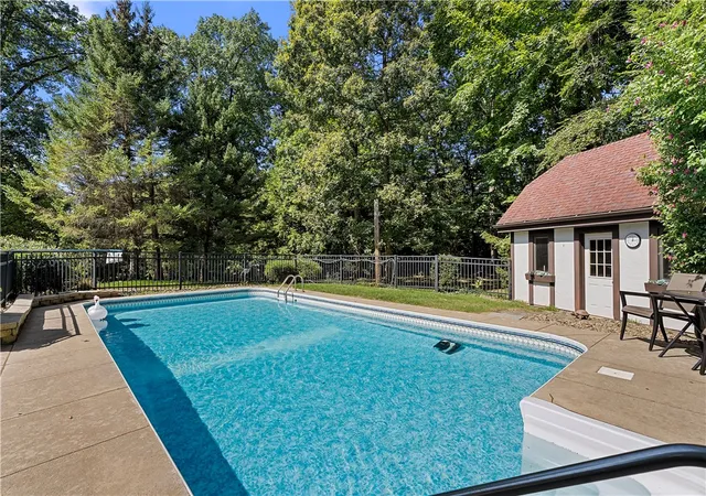 4th image of 405 W Washington Boulevard, Grove City, PA 16127 | MLS# 1763561