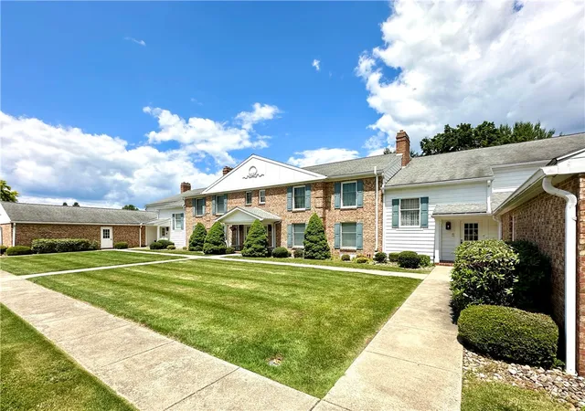 Homes for sale in Neshannock Twp, PA | 286 Windsor Ridge #27, Neshannock Twp, PA 16105 | MLS# 1763601