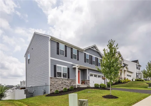 3rd image of 415 Fosse Ct, Lancaster Twp, PA 16037 | MLS# 1763582