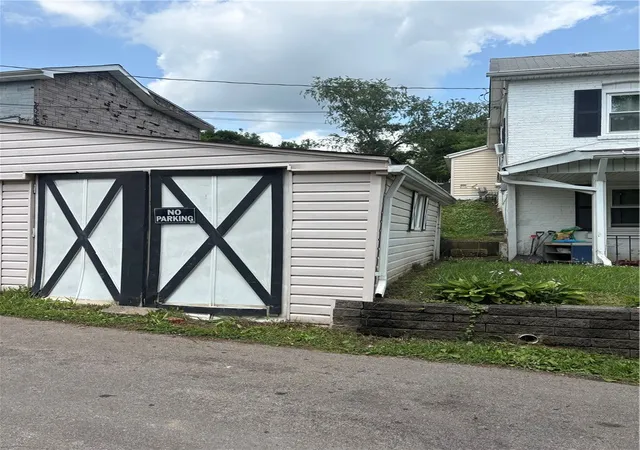 3rd image of 209 Howard St, Mc Donald, PA 15057 | MLS# 1763605