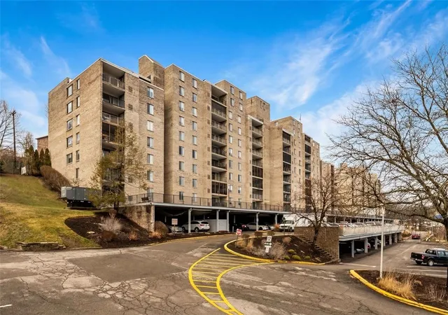 Homes for sale in Scott Twp, PA | 2160 Greentree Rd #405W, Scott Twp, PA 15220 | MLS# 1763639