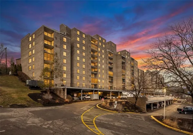 Homes for sale in Scott Twp, PA | 2160 Greentree Rd #405W, Scott Twp, PA 15220 | MLS# 1763639