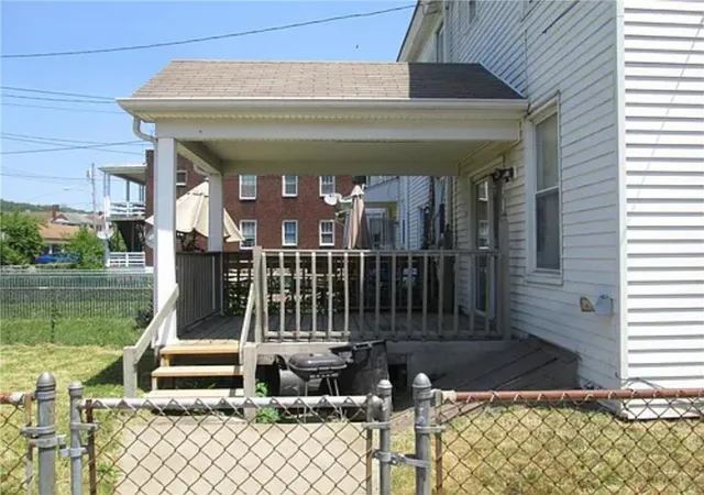 Homes for sale in Mc Kees Rocks, PA | 1200 Holmes St, Mc Kees Rocks, PA 15136 | MLS# 1763669