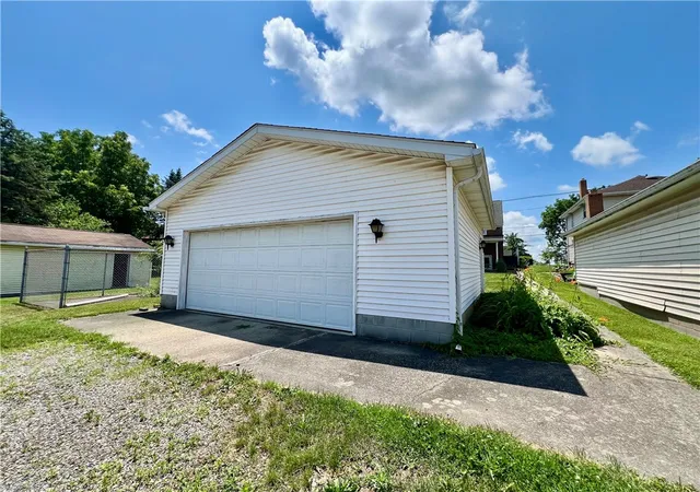 3rd image of 1707 Huron Ave, New Castle, PA 16101 | MLS# 1763672