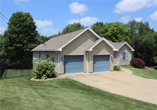 2nd image of 208 Howard Rd, Sewickley, PA 15143 | MLS# 1763655
