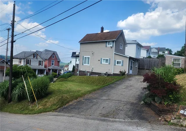 4th image of 425 Summit Ave, Ellwood City, PA 16117 | MLS# 1763358