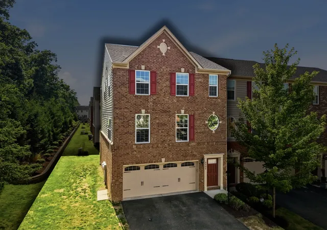 Homes for sale in Adams Twp, PA | 2405 Pointe View Dr, Adams Twp, PA 16046 | MLS# 1763741