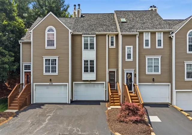 Homes for sale in Franklin Park, PA | 2736 Meadowcrest Ct, Franklin Park, PA 15090 | MLS# 1763219