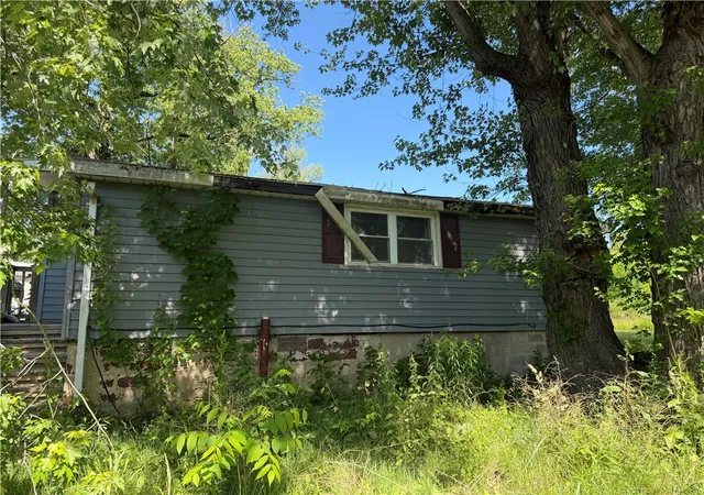 Homes for sale in Franklin Twp, PA | 1585 Mercer Rd, Franklin Twp, PA 16117 | MLS# 1763769