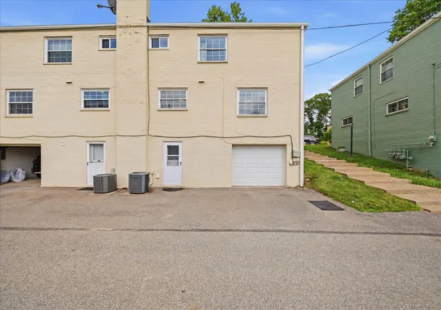 Homes for sale in Ross Twp, PA | 68 Chapel Dr, Ross Twp, PA 15237 | MLS# 1763775