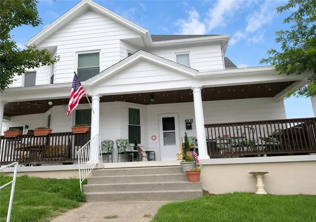 2nd image of 601 4th St, Charleroi Boro, PA 15022 | MLS# 1763785