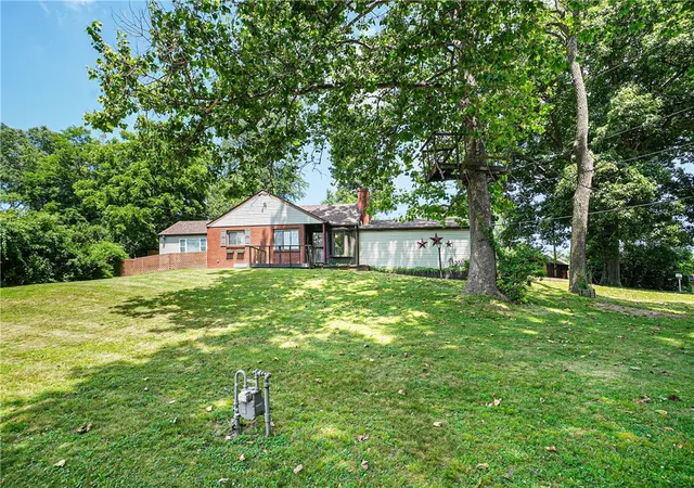 3rd image of 3222 Roosevelt Ave, Aliquippa, PA 15001 | MLS# 1763501