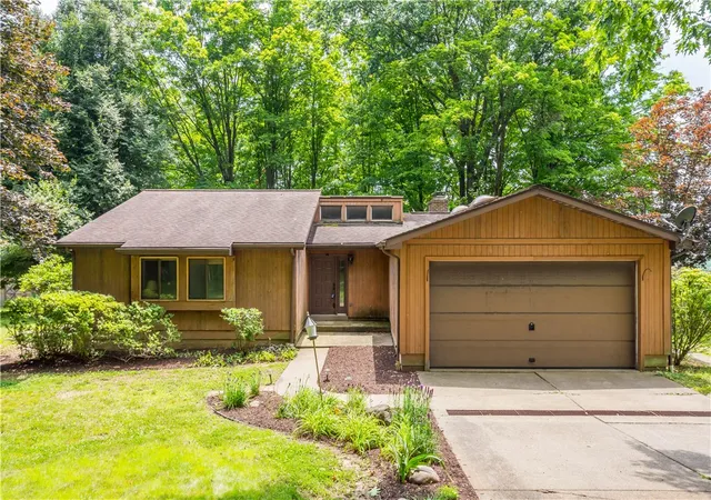 1st image of 6 King Rd, Cecil, PA 15057 | MLS# 1761583