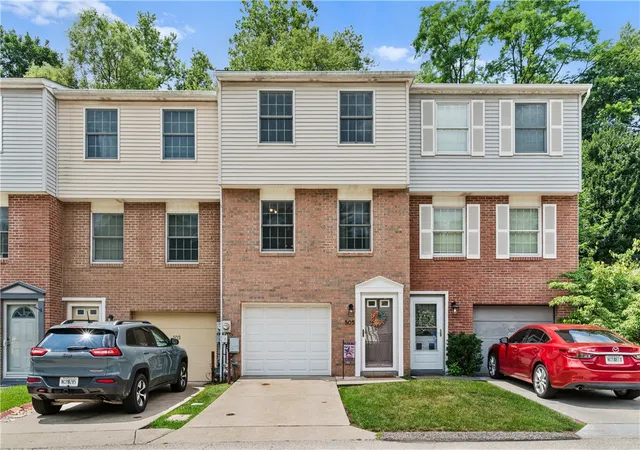 Homes for sale in Baldwin Boro, PA | 505 Tyler Dr, Baldwin Boro, PA 15236 | MLS# 1763707