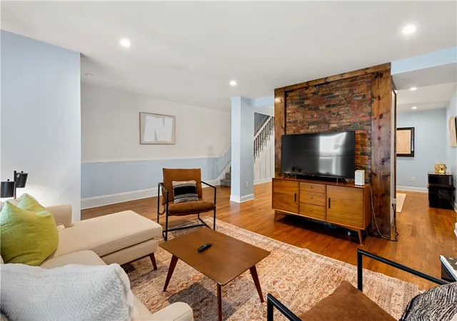 4th image of 1207 Linden Pl, Central North Side, PA 15212 | MLS# 1763529