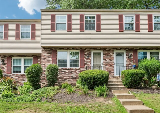1st image of 321 Laporte Ct, Cranberry Township, PA 16066 | MLS# 1763531