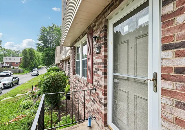 2nd image of 321 Laporte Ct, Cranberry Township, PA 16066 | MLS# 1763531