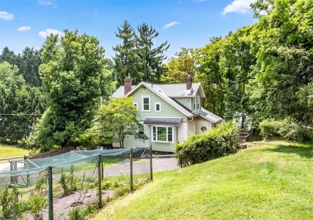 Photo 4 of Single family home for sale at 327 Marzolf Rd, Shaler, PA 15209 | MLS# 1763759 | Listing updated on 2026-08-02