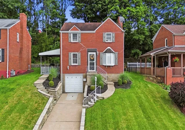 Homes for sale in Whitehall, PA | 5341 Orchard Hill Dr, Whitehall, PA 15236 | MLS# 1763603
