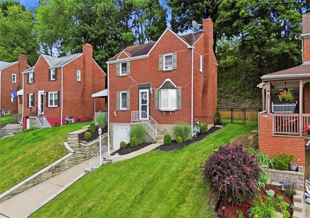 Homes for sale in Whitehall, PA | 5341 Orchard Hill Dr, Whitehall, PA 15236 | MLS# 1763603