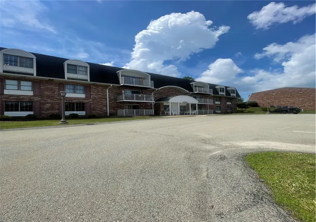 2nd image of 412 Clubhouse Dr, South Strabane, PA 15301 | MLS# 1763730