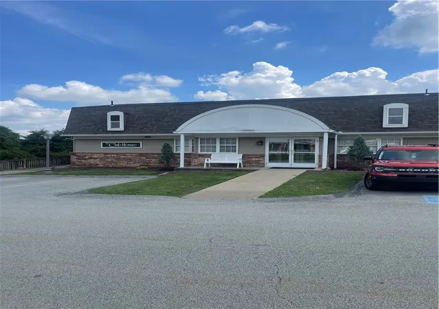 3rd image of 412 Clubhouse Dr, South Strabane, PA 15301 | MLS# 1763730