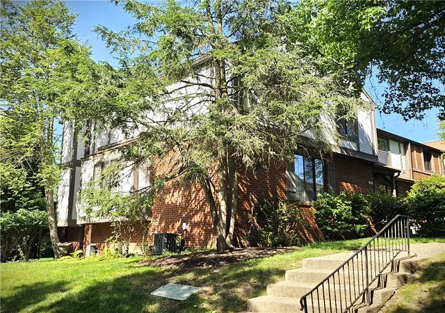 2nd image of 111 Woodcrest Dr, Sewickley, PA 15143 | MLS# 1763805