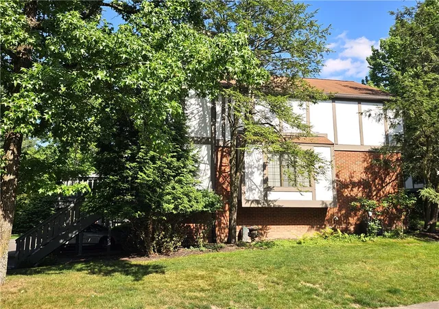3rd image of 111 Woodcrest Dr, Sewickley, PA 15143 | MLS# 1763805