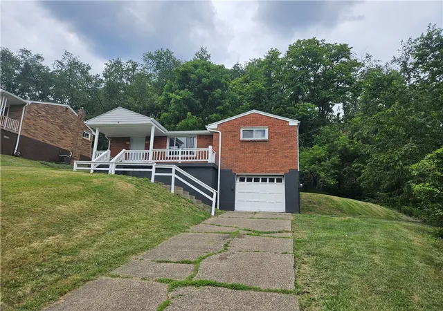3rd image of 1997 Gregory Dr, Monroeville, PA 15146 | MLS# 1763869