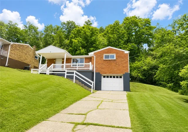 4th image of 1997 Gregory Dr, Monroeville, PA 15146 | MLS# 1763869