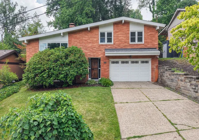 1st image of 424 Glaids Dr, Mt Lebanon, PA 15243 | MLS# 1763918