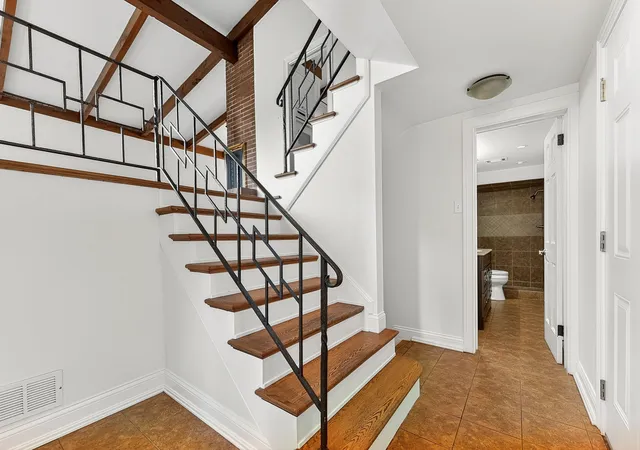 Photo 3 of Single family home for sale at 424 Glaids Dr, Mt Lebanon, PA 15243 | MLS# 1763918 | Listing updated on 2026-08-02