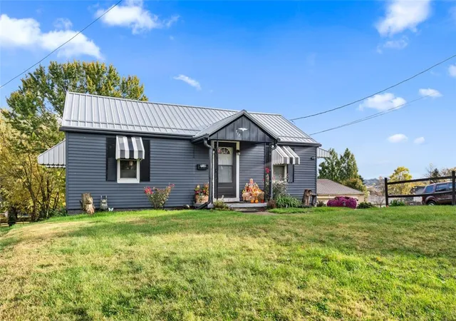 2nd image of 718 Gladden Rd, Canonsburg, PA 15317 | MLS# 1763792