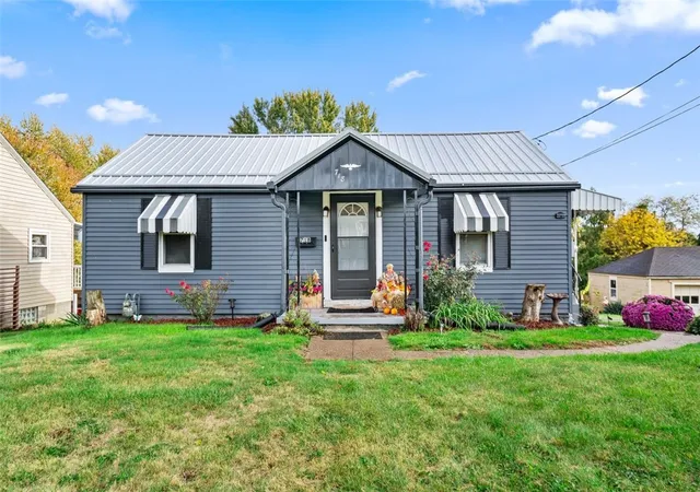 3rd image of 718 Gladden Rd, Canonsburg, PA 15317 | MLS# 1763792