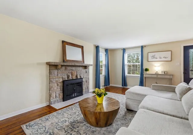 Photo 4 of Sale Pending at 82 E Manilla Ave, Green Tree, PA 15220 | MLS# 1763934 | Listing updated on 2026-07-31