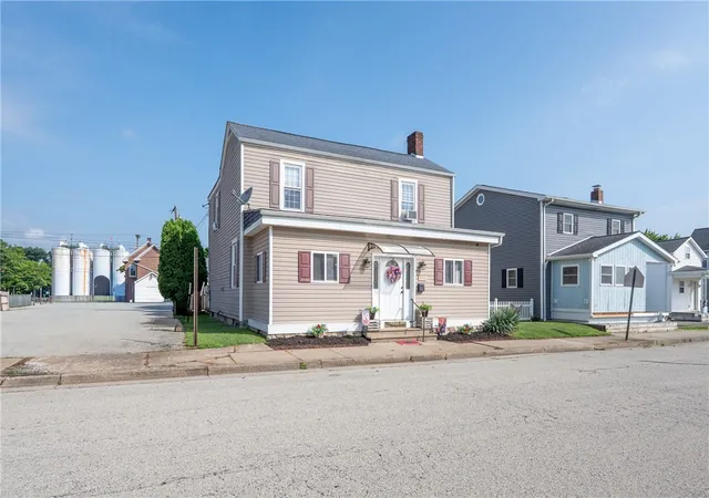 Homes for sale in Latrobe, PA | 310 Washington St, Latrobe, PA 15650 | MLS# 1763884