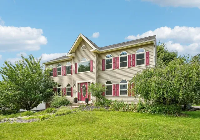 1st image of 209 Jaclyn Dr, Cranberry Township, PA 16066 | MLS# 1763946